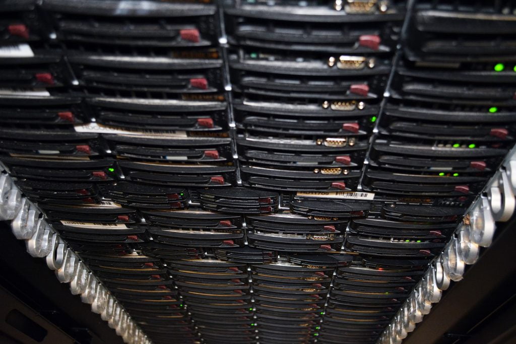 Caracteristicas de los centros de datos descentralizados o periféricos